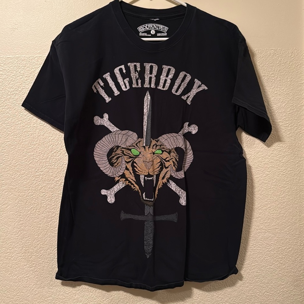Wolfknives Tigerbox graphic tee